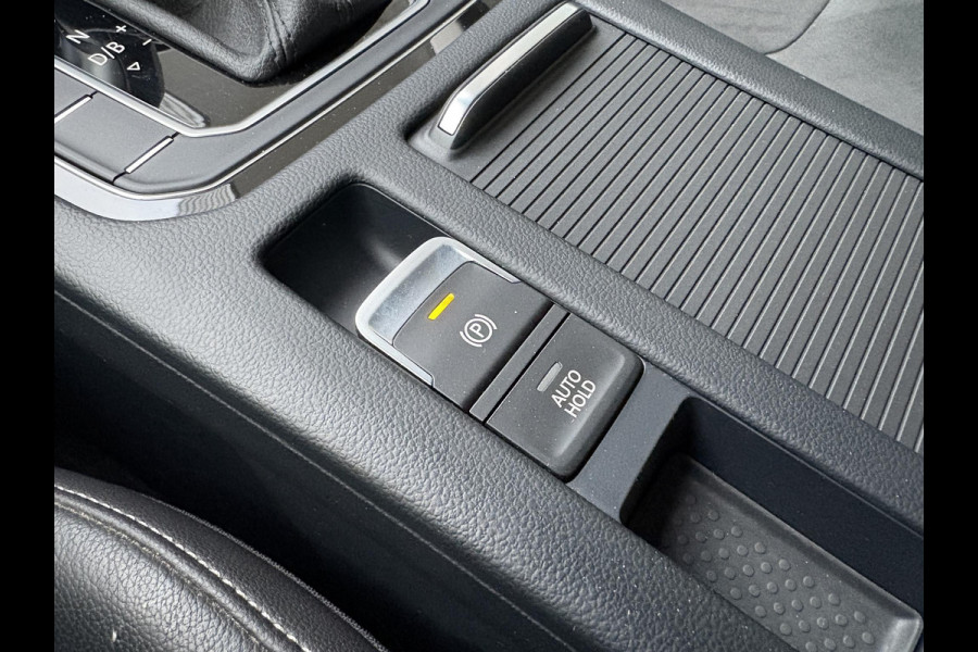 Volkswagen Arteon Shooting Brake 1.4 TSI eHybrid Elegance Business+ | Wegklapbare Trekhaak | Stoelverwarming | Stuurwielverwarming | Camera | Side Assist | Comfort stoelen elektrisch verstelbaar