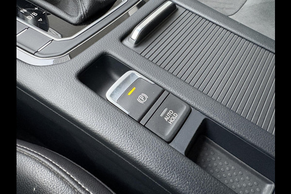 Volkswagen Arteon Shooting Brake 1.4 TSI eHybrid Elegance Business+ | Wegklapbare Trekhaak | Stoelverwarming | Stuurwielverwarming | Camera | Side Assist | Comfort stoelen elektrisch verstelbaar