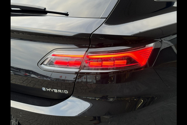 Volkswagen Arteon Shooting Brake 1.4 TSI eHybrid Elegance Business+ | Wegklapbare Trekhaak | Stoelverwarming | Stuurwielverwarming | Camera | Side Assist | Comfort stoelen elektrisch verstelbaar