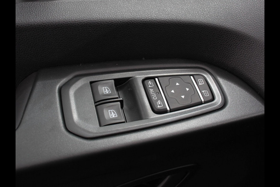 Renault Trafic 2.0 Blue dCi 110 T30 L2H1 Advance Navigatie Airco Lichtmetalen velgen Betimmering Trekhaak Parkeer sensoren Dab