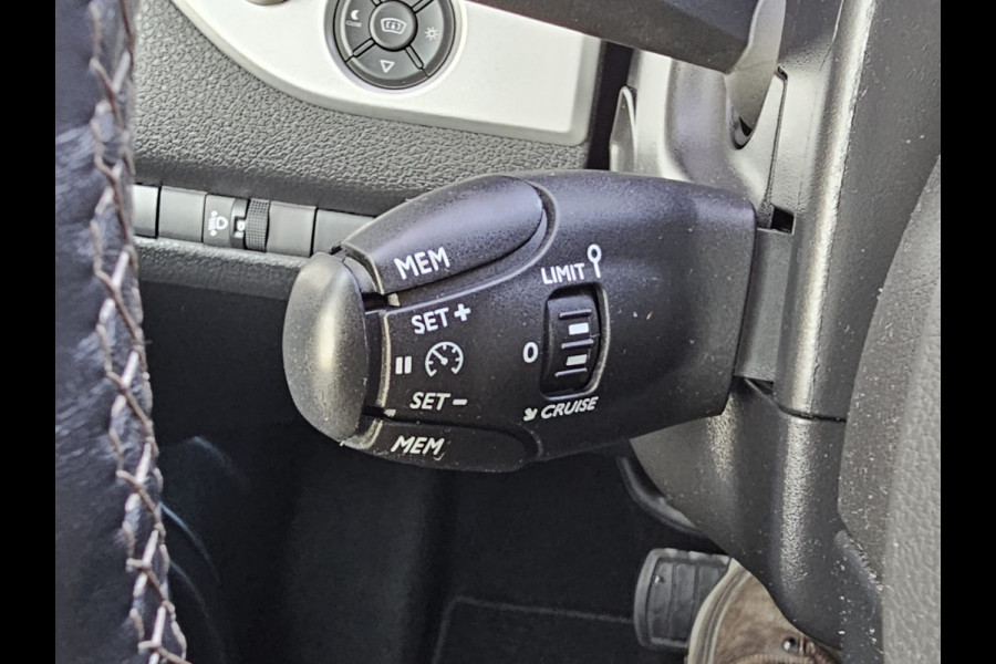 Opel Zafira-e Life L2H1 Innovation 75 kWh 8-persoons | 2x Schuifdeur | Trekhaak | Stoelverwarming | Camera | Navi |