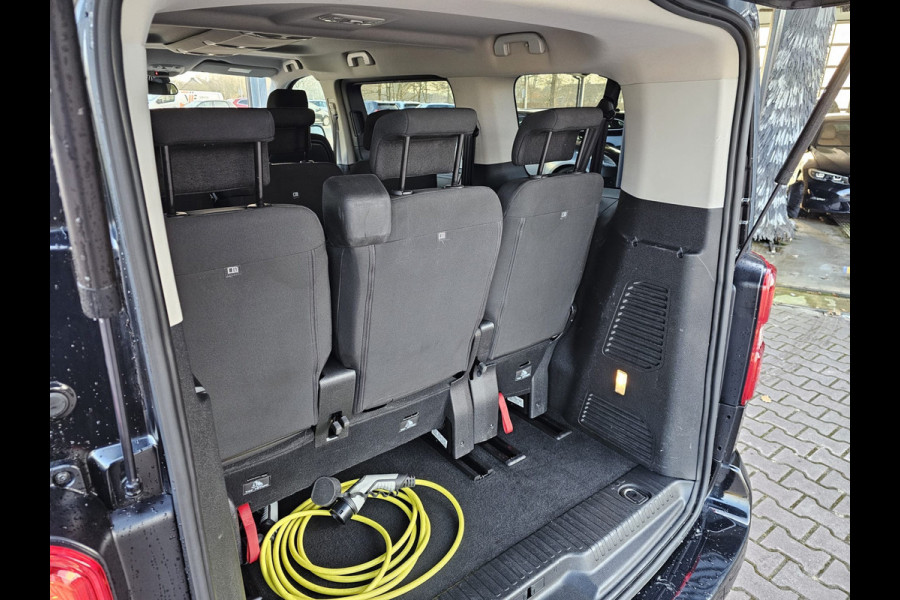 Opel Zafira-e Life L2H1 Innovation 75 kWh 8-persoons | 2x Schuifdeur | Trekhaak | Stoelverwarming | Camera | Navi |