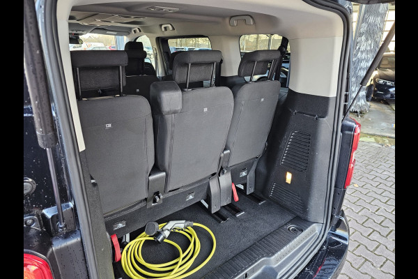 Opel Zafira-e Life L2H1 Innovation 75 kWh 8-persoons | 2x Schuifdeur | Trekhaak | Stoelverwarming | Camera | Navi |