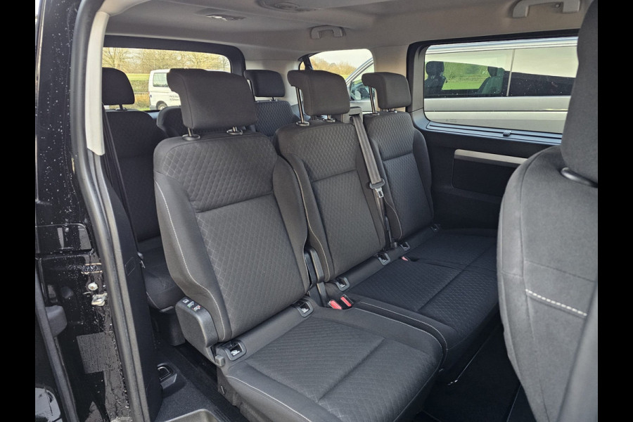 Opel Zafira-e Life L2H1 Innovation 75 kWh 8-persoons | 2x Schuifdeur | Trekhaak | Stoelverwarming | Camera | Navi |