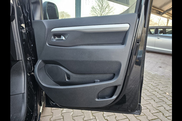 Opel Zafira-e Life L2H1 Innovation 75 kWh 8-persoons | 2x Schuifdeur | Trekhaak | Stoelverwarming | Camera | Navi |