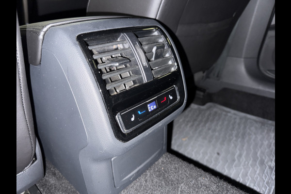 Volkswagen Arteon Shooting Brake eHYBRID 218PK DSG ELEGANCE BUSINESS+ TREKHAAK/NAVI/360CAMERA/LEDER Auto wordt verwacht!