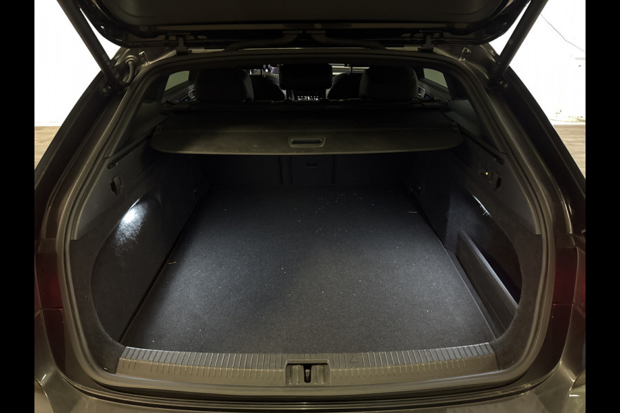 Volkswagen Arteon Shooting Brake eHYBRID 218PK DSG ELEGANCE BUSINESS+ TREKHAAK/NAVI/360CAMERA/LEDER Auto wordt verwacht!