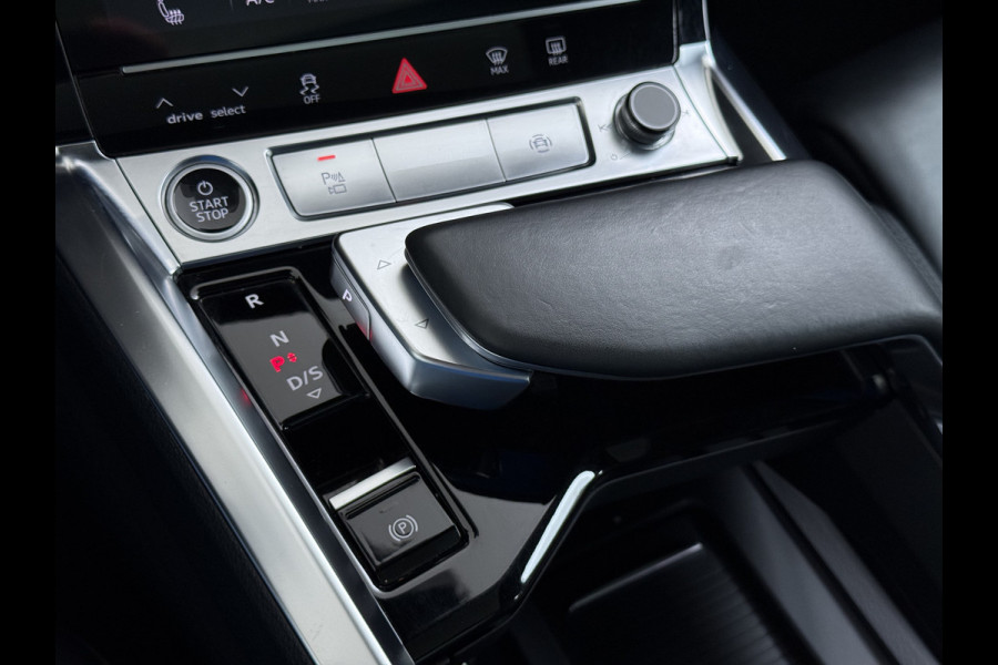 Audi e-tron 55 Quattro 95kWh Camera Panoramadak 2 Zijdes Laden Adap.Cruise Trekhaak Navi Ecc Leder Business Edition Plus SOH 91% Elek.Stoelen+Verwarmd Keyless Rijstrooksensor AWD 4WD Elek.Achterklep 1e Eigenaar Origineel Nederlandse Auto Dealeronderhouden