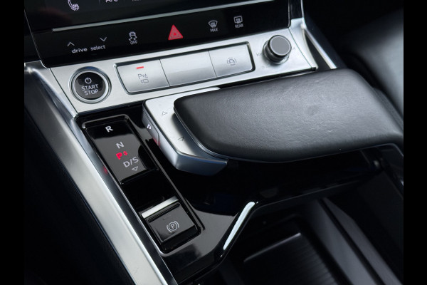 Audi e-tron 55 Quattro 95kWh Camera Panoramadak 2 Zijdes Laden Adap.Cruise Trekhaak Navi Ecc Leder Business Edition Plus SOH 91% Elek.Stoelen+Verwarmd Keyless Rijstrooksensor AWD 4WD Elek.Achterklep 1e Eigenaar Origineel Nederlandse Auto Dealeronderhouden