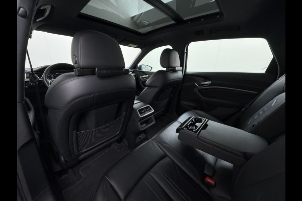 Audi e-tron 55 Quattro 95kWh Camera Panoramadak 2 Zijdes Laden Adap.Cruise Trekhaak Navi Ecc Leder Business Edition Plus SOH 91% Elek.Stoelen+Verwarmd Keyless Rijstrooksensor AWD 4WD Elek.Achterklep 1e Eigenaar Origineel Nederlandse Auto Dealeronderhouden