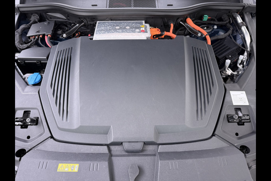 Audi e-tron 55 Quattro 95kWh Camera Panoramadak 2 Zijdes Laden Adap.Cruise Trekhaak Navi Ecc Leder Business Edition Plus SOH 91% Elek.Stoelen+Verwarmd Keyless Rijstrooksensor AWD 4WD Elek.Achterklep 1e Eigenaar Origineel Nederlandse Auto Dealeronderhouden