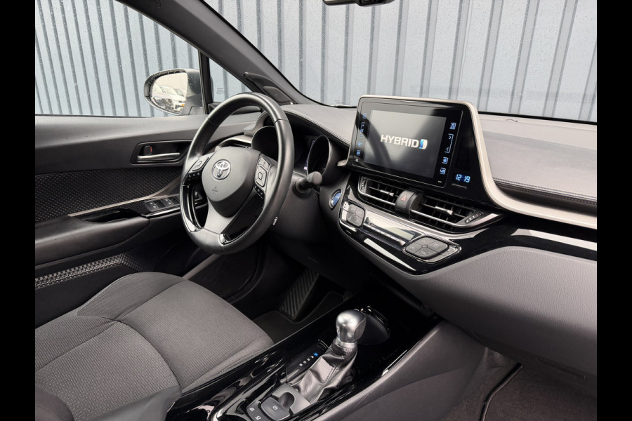 Toyota C-HR 1.8 Hybrid Bi-Tone | PDC V+A | JBL | LED | BSM | Zwarte Velgen | Rijklaar!!!