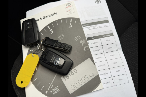 Toyota C-HR 1.8 Hybrid Bi-Tone | PDC V+A | JBL | LED | BSM | Zwarte Velgen | Rijklaar!!!