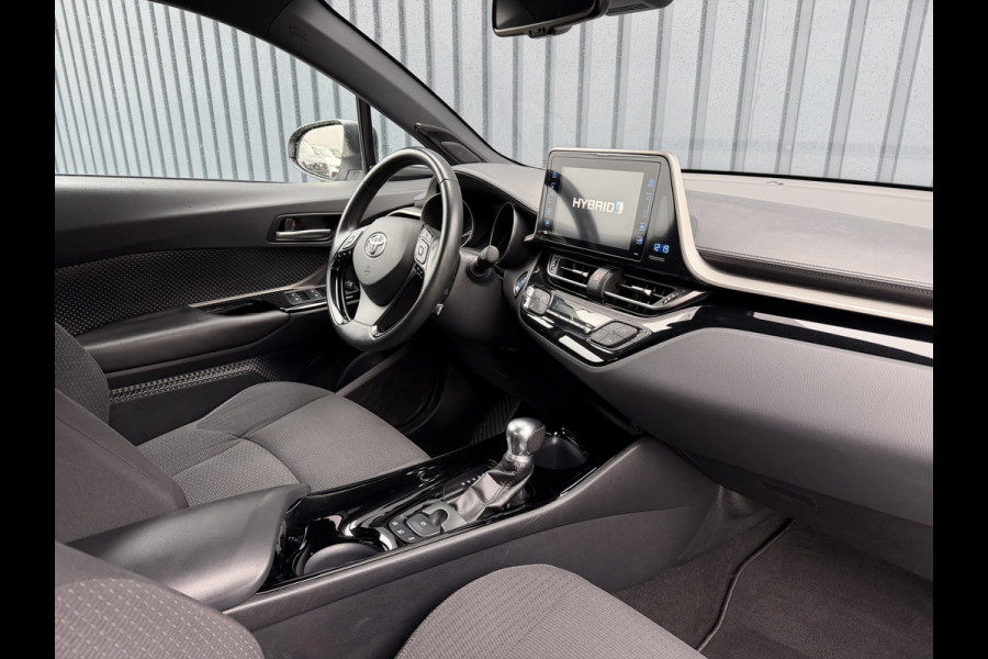 Toyota C-HR 1.8 Hybrid Bi-Tone | PDC V+A | JBL | LED | BSM | Zwarte Velgen | Rijklaar!!!