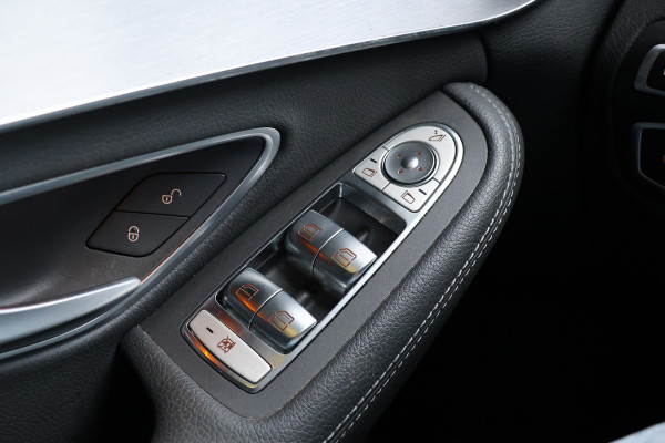 Mercedes-Benz C-Klasse Estate 180 Avantgarde | Inc BTW | Head-Up | Stoelverwarming | CarPlay | Lederen bekleding | Cruise control | F1 Flippers | Nieuwe APK | Dealer onderhouden | Facelift model