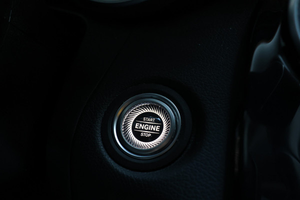 Mercedes-Benz C-Klasse Estate 180 Avantgarde | Inc BTW | Head-Up | Stoelverwarming | CarPlay | Lederen bekleding | Cruise control | F1 Flippers | Nieuwe APK | Dealer onderhouden | Facelift model