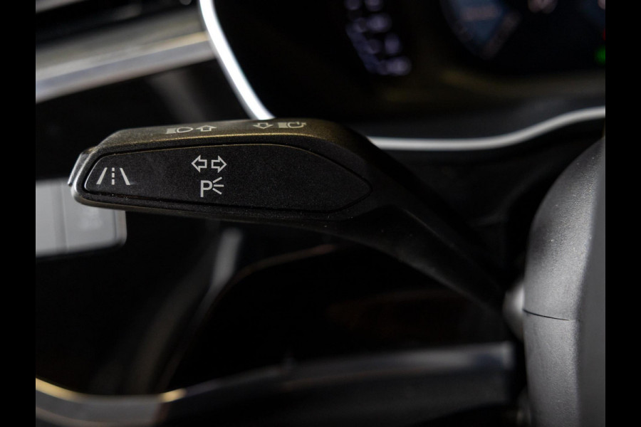 Audi Q3 35 TFSI Pro Line / 150pk / Stoelverwarming / Leder / Dodehoek herkenning /