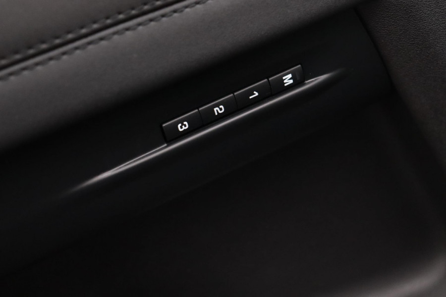 Land Rover Range Rover Evoque 1.5 P300e AWD(DealerOnderH, Navi, Stuur/stoelV, Camera, Trekhaak, Carplay, Etc)