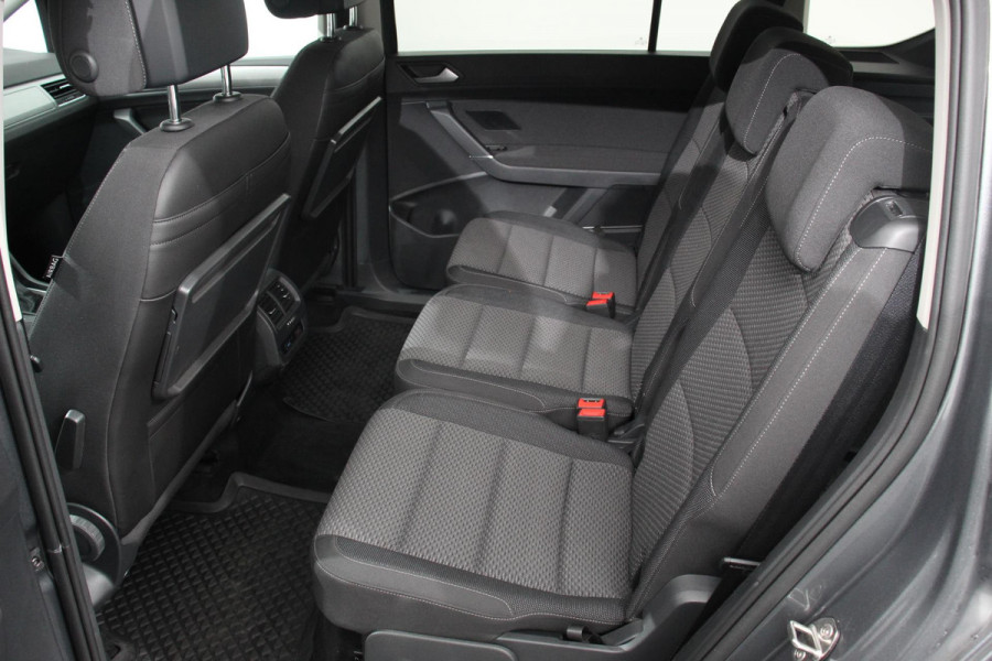 Volkswagen Touran 1.5 TSI 150pk DSG Comfortline 7p | Navigatie | Apple Carplay/Android Auto | Climate Control | Cruise Control Adaptive | Stoelverwarming | Parkeer sensoren