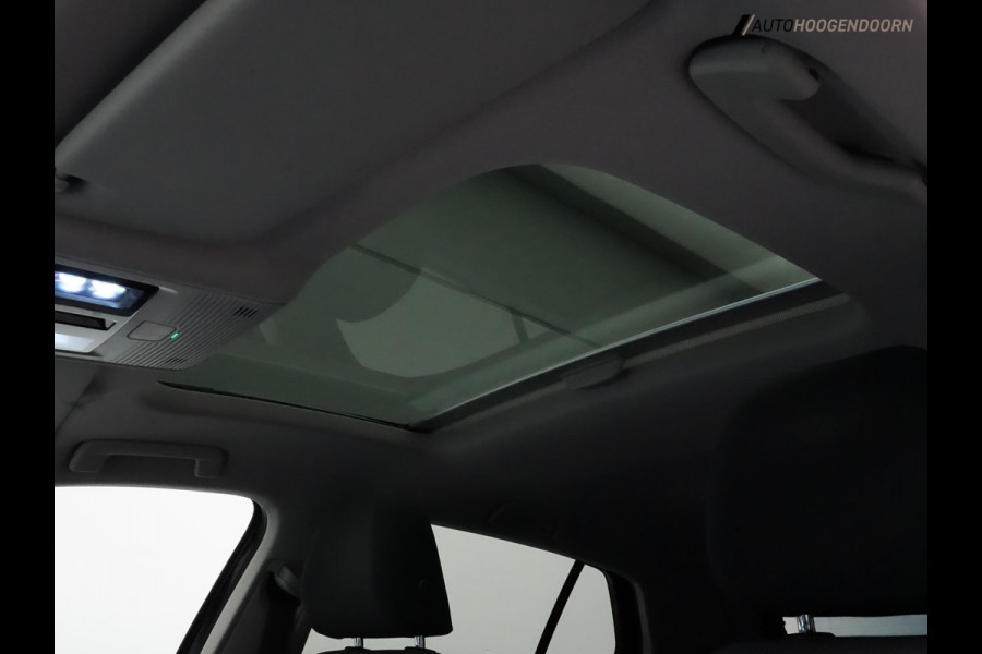 Volkswagen Golf 1.5 TSI Life Business Sport (ALCANTARA,PANORAMA-SCHUIFDAK,MEMORY STOELEN,ADAPTIVE CRUISE,SFEERVERLICHTING,CAMERA)