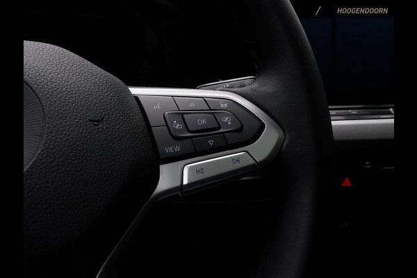 Volkswagen Golf 1.5 TSI Life Business Sport (ALCANTARA,PANORAMA-SCHUIFDAK,MEMORY STOELEN,ADAPTIVE CRUISE,SFEERVERLICHTING,CAMERA)