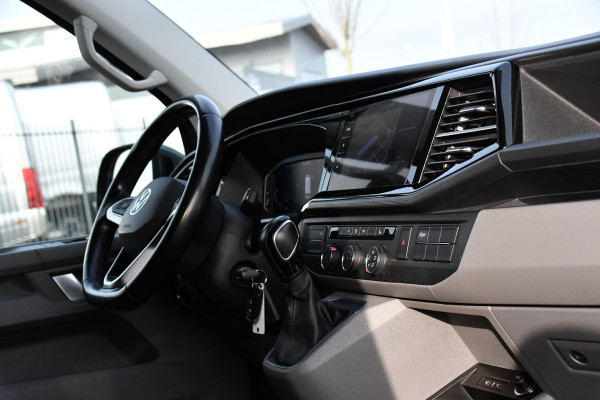 Volkswagen Transporter 2.0 TDI L2H1 32 DC Bulli Virtual, Adaptieve Cruise, Carplay, LED, 150pk, Automaat, Sensoren, Uniek!