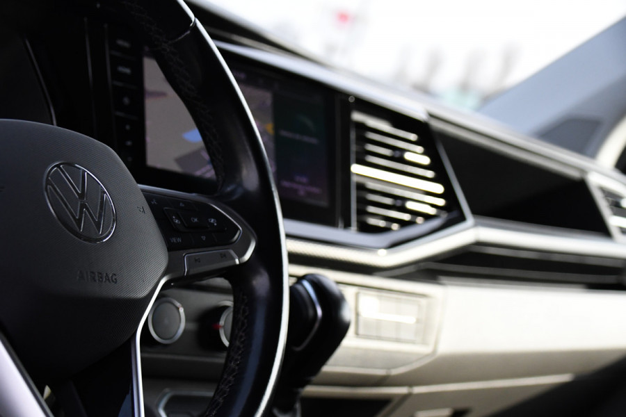 Volkswagen Transporter 2.0 TDI L2H1 32 DC Bulli Virtual, Adaptieve Cruise, Carplay, LED, 150pk, Automaat, Sensoren, Uniek!