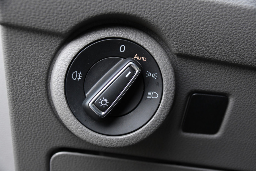 Volkswagen Transporter 2.0 TDI L2H1 32 DC Bulli Virtual, Adaptieve Cruise, Carplay, LED, 150pk, Automaat, Sensoren, Uniek!