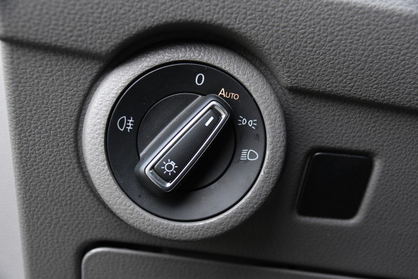 Volkswagen Transporter 2.0 TDI L2H1 32 DC Bulli Virtual, Adaptieve Cruise, Carplay, LED, 150pk, Automaat, Sensoren, Uniek!