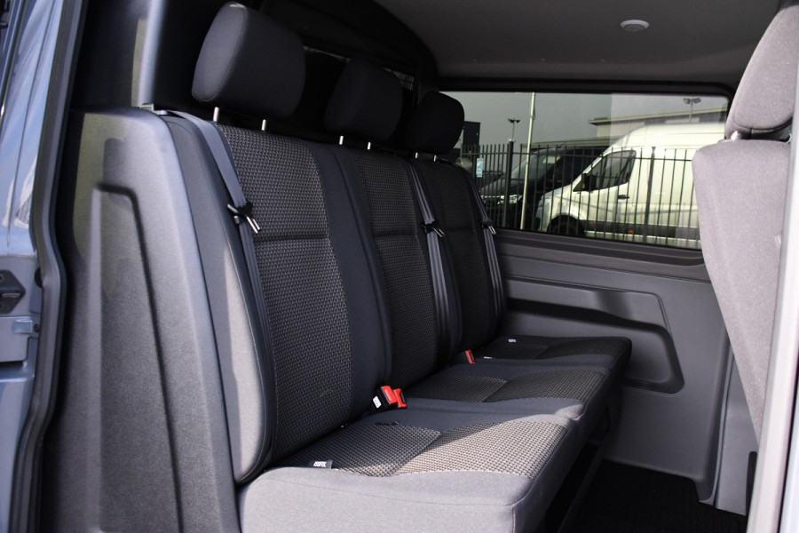 Volkswagen Transporter 2.0 TDI L2H1 32 DC Bulli Virtual, Adaptieve Cruise, Carplay, LED, 150pk, Automaat, Sensoren, Uniek!