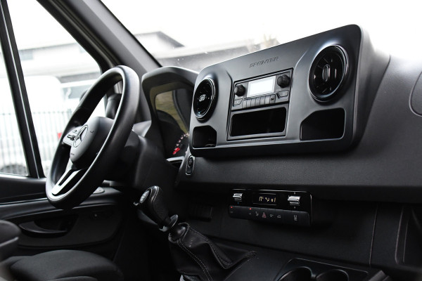 Mercedes-Benz Sprinter 319 V6 3.0 CDI L2H2 PB Edition Camera, Cruise, Stoelverwarming, 190pk, Standkachel, Airco, Uniek!