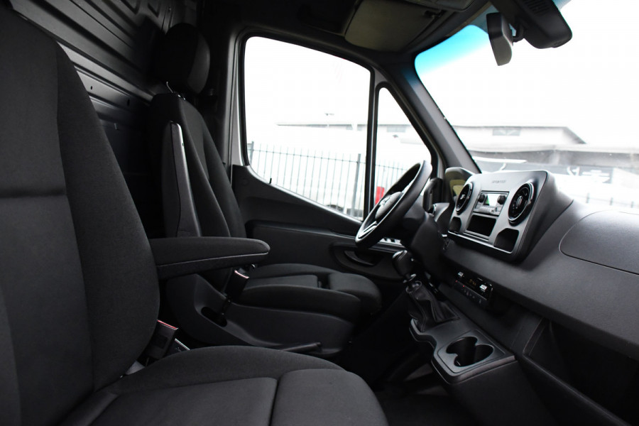 Mercedes-Benz Sprinter 319 V6 3.0 CDI L2H2 PB Edition Camera, Cruise, Stoelverwarming, 190pk, Standkachel, Airco, Uniek!