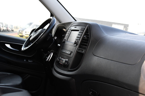 Mercedes-Benz Vito 119 CDI L2 Black Edition Camera, Cruise, LED, Stoelverwarming, Standkachel, Leder, 190pk, Automaat, Trekhaak, Uniek!
