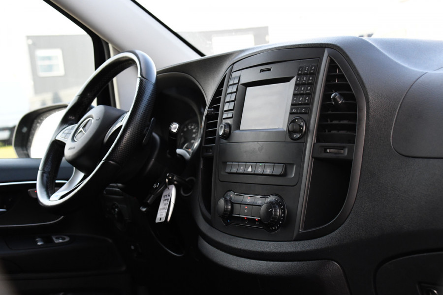 Mercedes-Benz Vito 119 CDI L2 Black Edition Camera, Cruise, LED, Stoelverwarming, Standkachel, Leder, 190pk, Automaat, Trekhaak, Uniek!