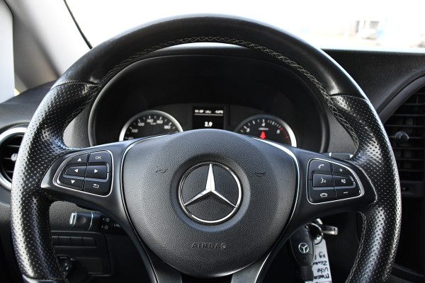 Mercedes-Benz Vito 119 CDI L2 Black Edition Camera, Cruise, LED, Stoelverwarming, Standkachel, Leder, 190pk, Automaat, Trekhaak, Uniek!