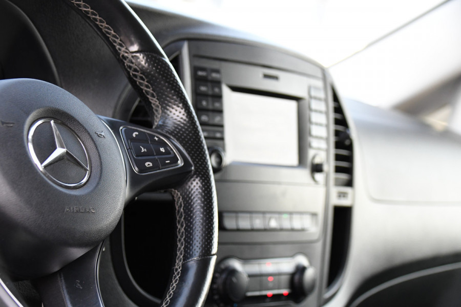 Mercedes-Benz Vito 119 CDI L2 Black Edition Camera, Cruise, LED, Stoelverwarming, Standkachel, Leder, 190pk, Automaat, Trekhaak, Uniek!