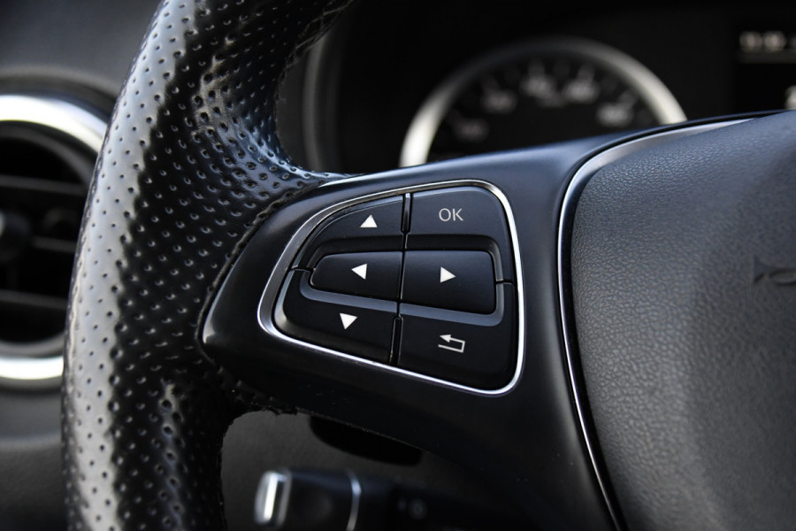 Mercedes-Benz Vito 119 CDI L2 Black Edition Camera, Cruise, LED, Stoelverwarming, Standkachel, Leder, 190pk, Automaat, Trekhaak, Uniek!