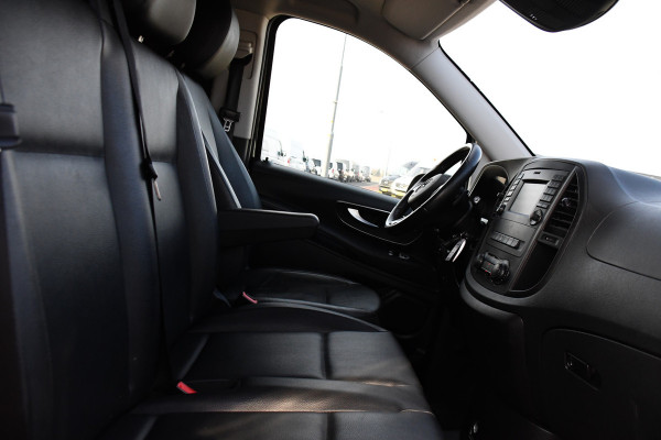Mercedes-Benz Vito 119 CDI L2 Black Edition Camera, Cruise, LED, Stoelverwarming, Standkachel, Leder, 190pk, Automaat, Trekhaak, Uniek!