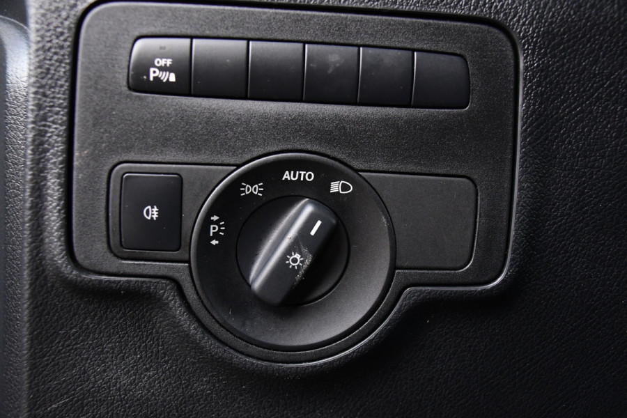 Mercedes-Benz Vito 119 CDI L2 Black Edition Camera, Cruise, LED, Stoelverwarming, Standkachel, Leder, 190pk, Automaat, Trekhaak, Uniek!