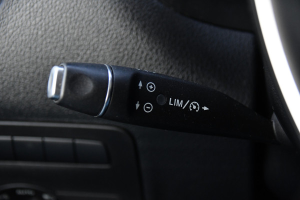 Mercedes-Benz Vito 119 CDI L2 Black Edition Camera, Cruise, LED, Stoelverwarming, Standkachel, Leder, 190pk, Automaat, Trekhaak, Uniek!