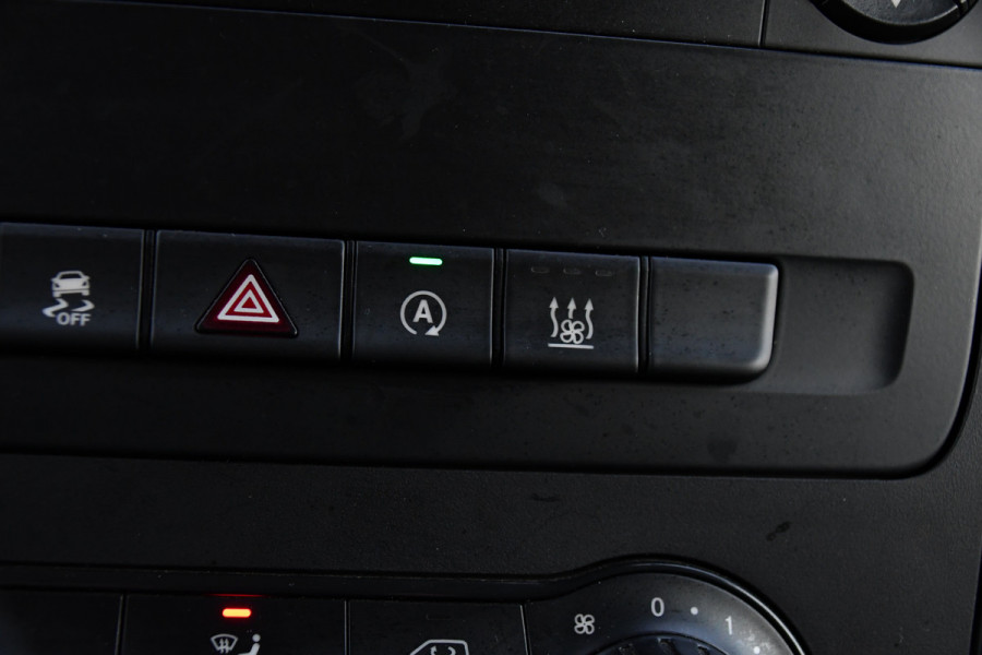 Mercedes-Benz Vito 119 CDI L2 Black Edition Camera, Cruise, LED, Stoelverwarming, Standkachel, Leder, 190pk, Automaat, Trekhaak, Uniek!