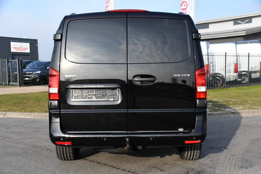 Mercedes-Benz Vito 119 CDI L2 Black Edition Camera, Cruise, LED, Stoelverwarming, Standkachel, Leder, 190pk, Automaat, Trekhaak, Uniek!