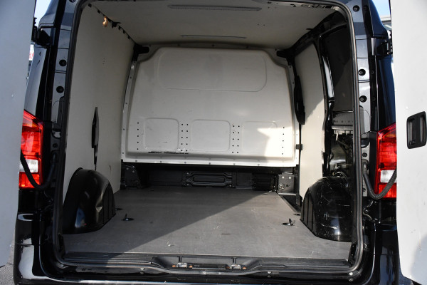 Mercedes-Benz Vito 119 CDI L2 Black Edition Camera, Cruise, LED, Stoelverwarming, Standkachel, Leder, 190pk, Automaat, Trekhaak, Uniek!