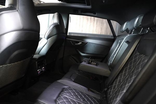 Audi Q8 55 TFSI Quattro RSQ8 Look / Carbon / RS Zetels / Acc / Lane Assist / Head Up / Dode Hoek / Open Panorama / Matrix / 22 Inc