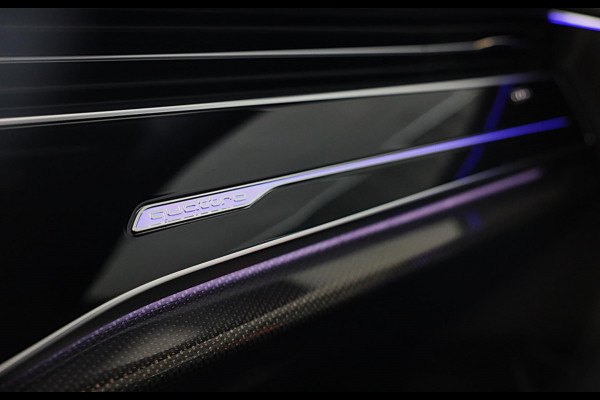 Audi Q8 55 TFSI Quattro RSQ8 Look / Carbon / RS Zetels / Acc / Lane Assist / Head Up / Dode Hoek / Open Panorama / Matrix / 22 Inc