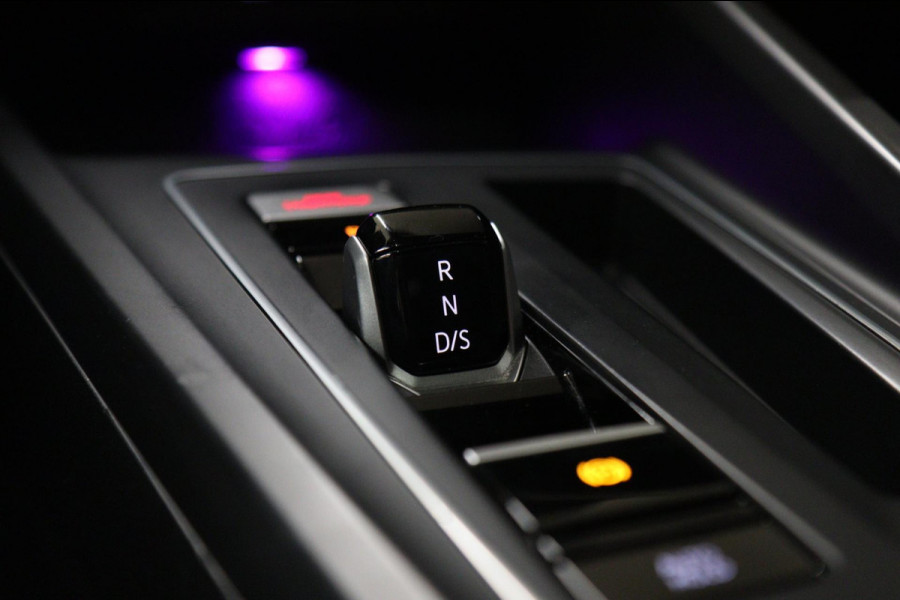 Volkswagen Golf 1.4 eHybrid GTE /PANO/IQLIGHT/CAM/CARPLAY/LANE ASSIST/VOL