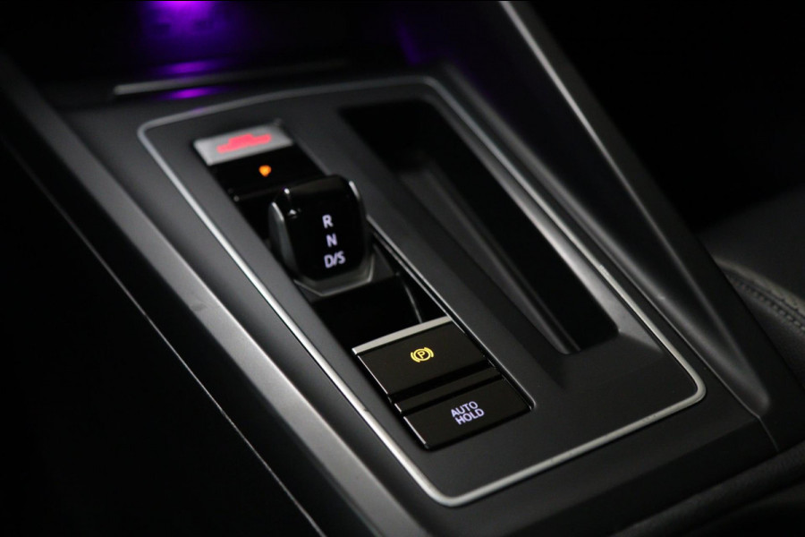 Volkswagen Golf 1.4 eHybrid GTE /PANO/IQLIGHT/CAM/CARPLAY/LANE ASSIST/VOL