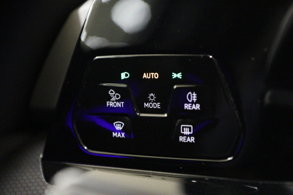 Volkswagen Golf 1.4 eHybrid GTE /PANO/IQLIGHT/CAM/CARPLAY/LANE ASSIST/VOL