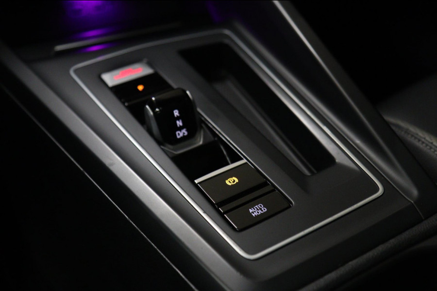 Volkswagen Golf 1.4 eHybrid GTE /PANO/IQLIGHT/CAM/CARPLAY/LANE ASSIST/VOL