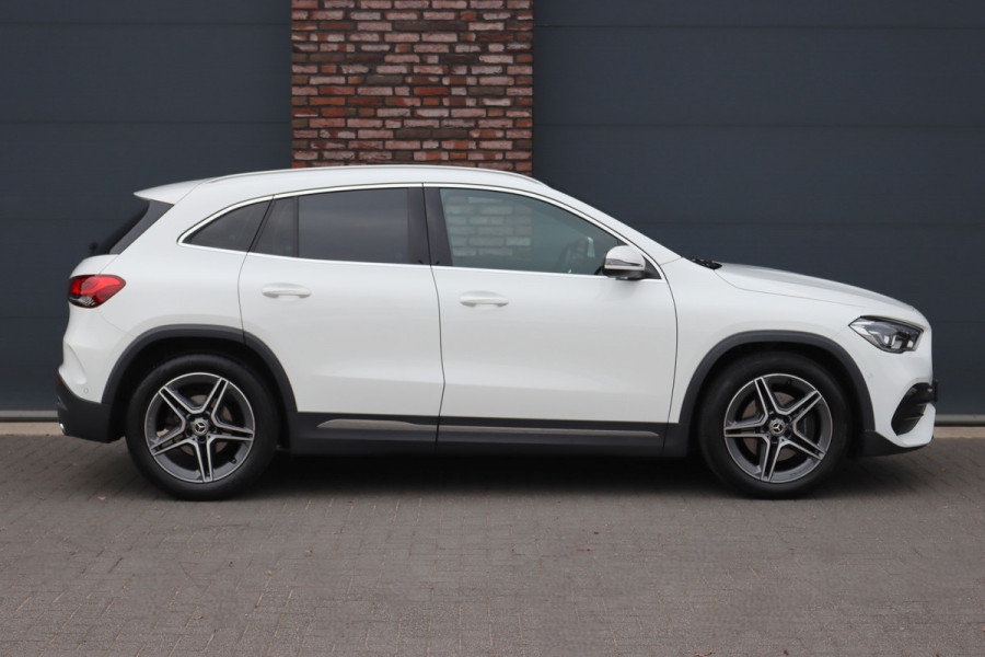 Mercedes-Benz GLA 200 Business Solution AMG Line | Panoramadak | Augmented Reality | Widescreen | Stoelverwarming | Cruise Control | Zitcomfortpakket | High Perf LED | Android Auto/Apple Carplay |